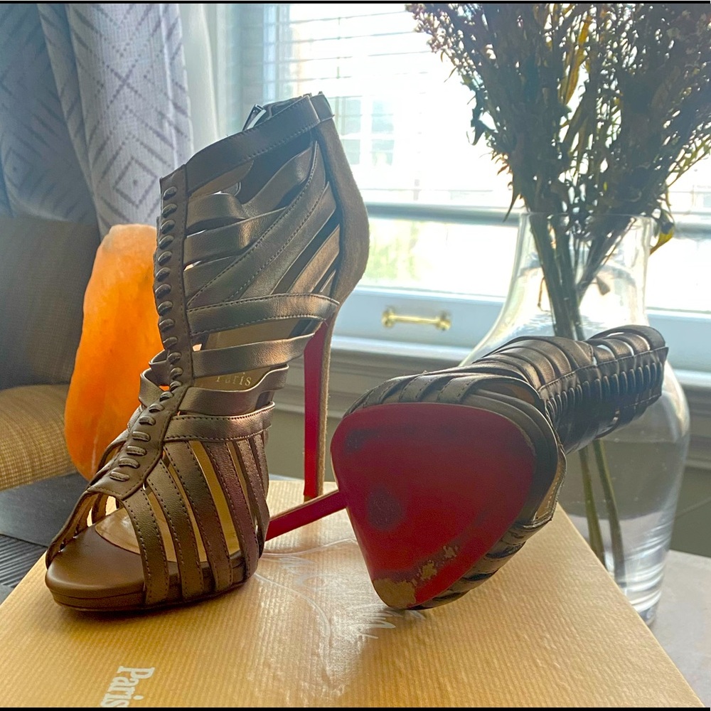 Size 41 bronze/taupe Christian Louboutin.